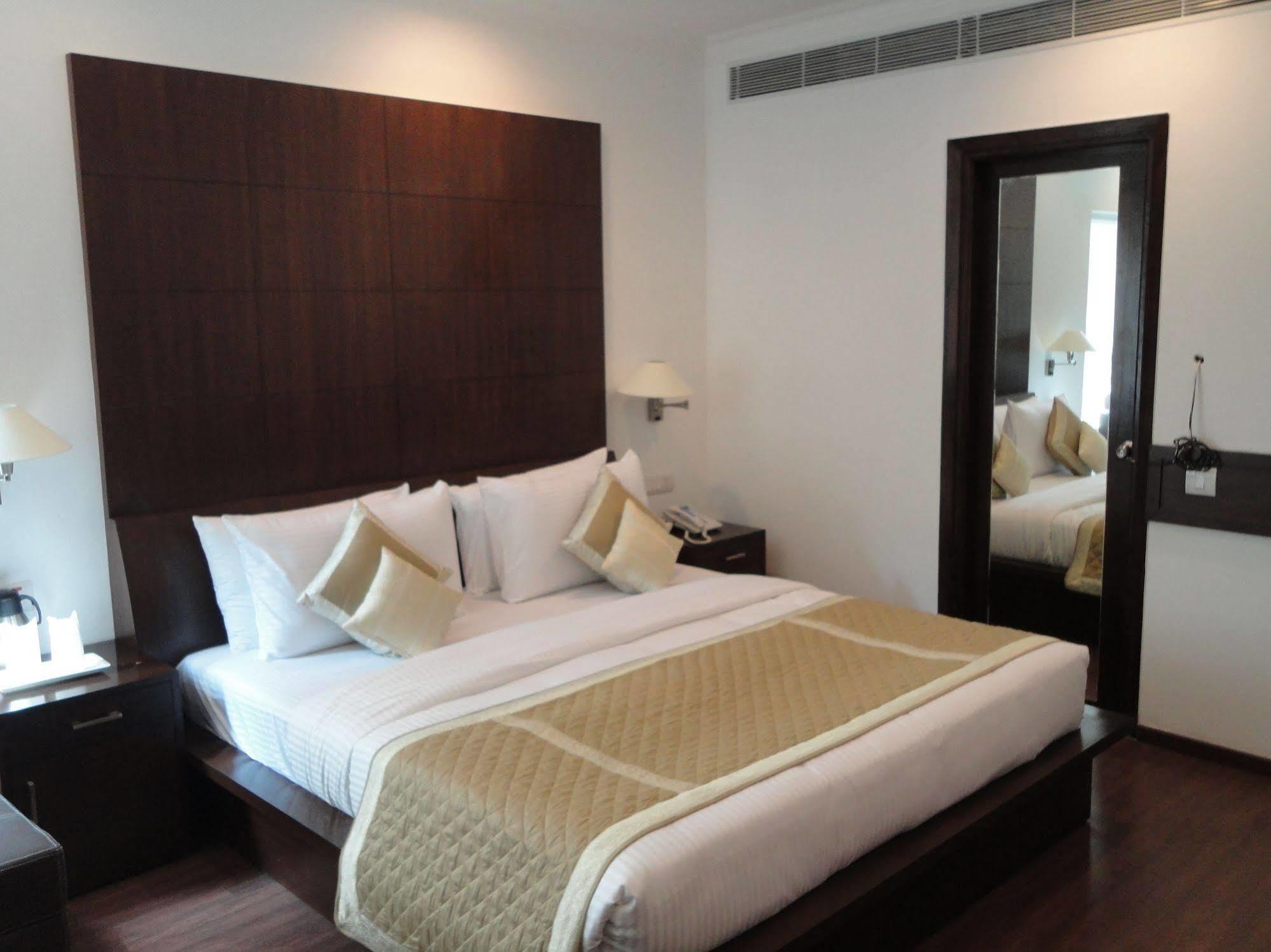 Divine Paradise Neu-Delhi Exterior foto